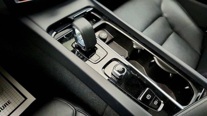 2024 Volvo S60 B5 Core Dark Theme