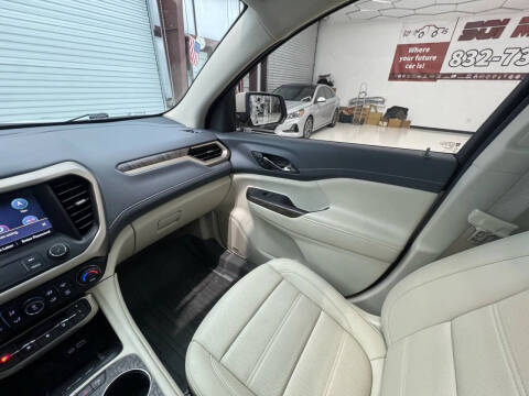 2023 GMC Acadia Denali