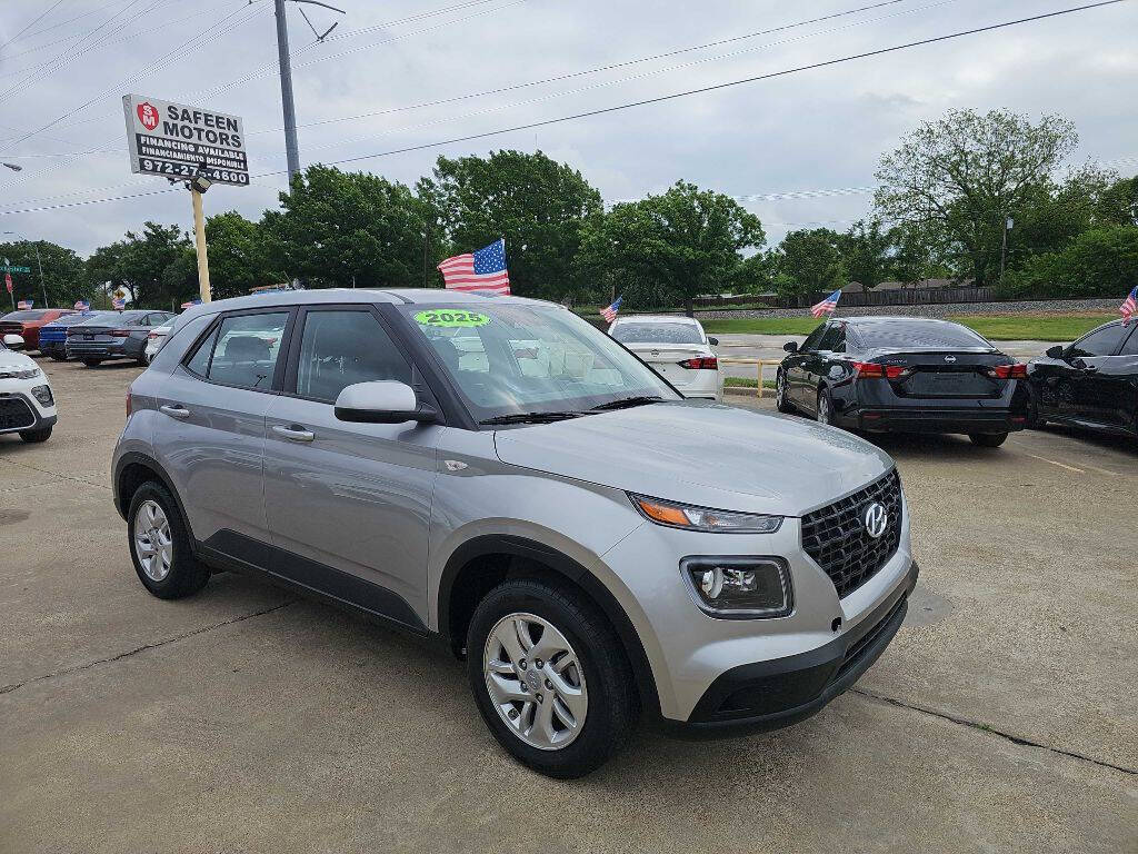Silver 2025 Hyundai VENUE SE SE 4dr Crossover 1