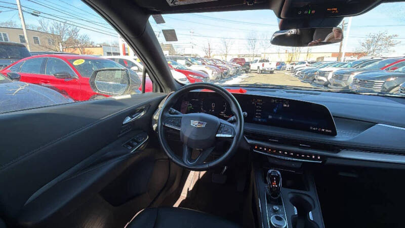 2025 Cadillac XT4 Premium Luxury