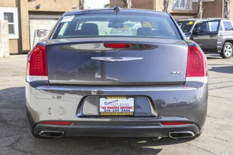 2016 Chrysler 300 Limited