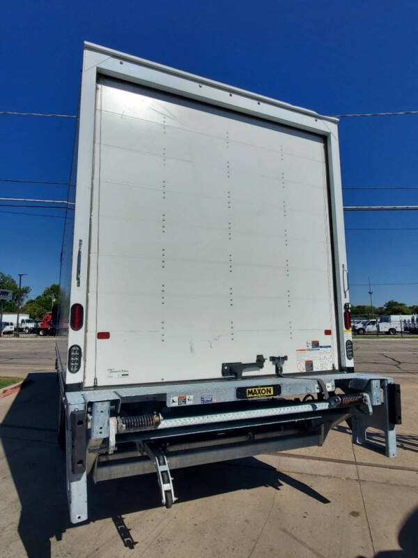 2020 Freightliner M2 106