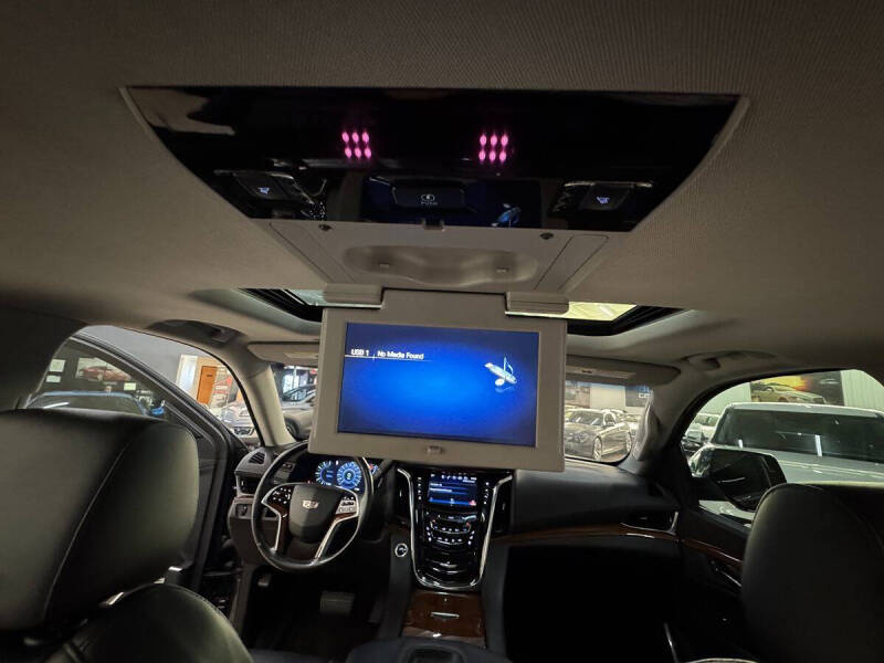 2017 Cadillac Escalade Luxury