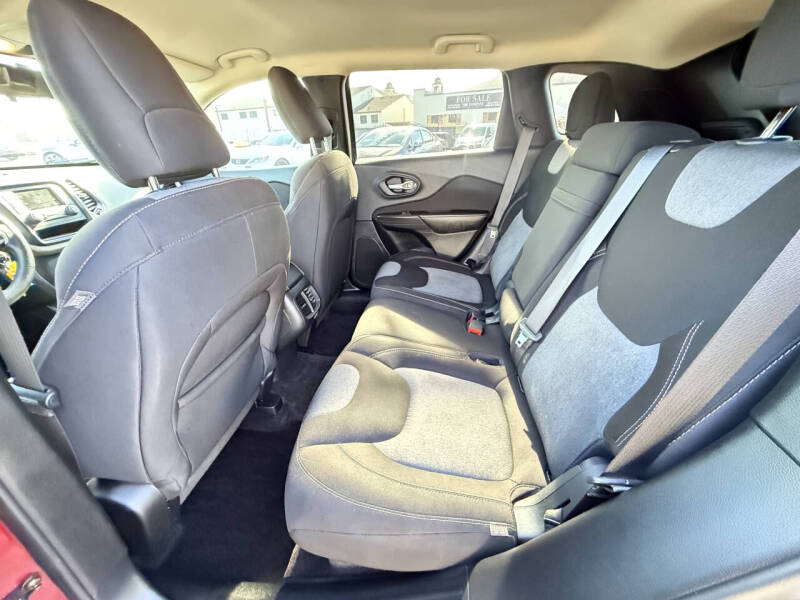 2016 Jeep Cherokee Sport