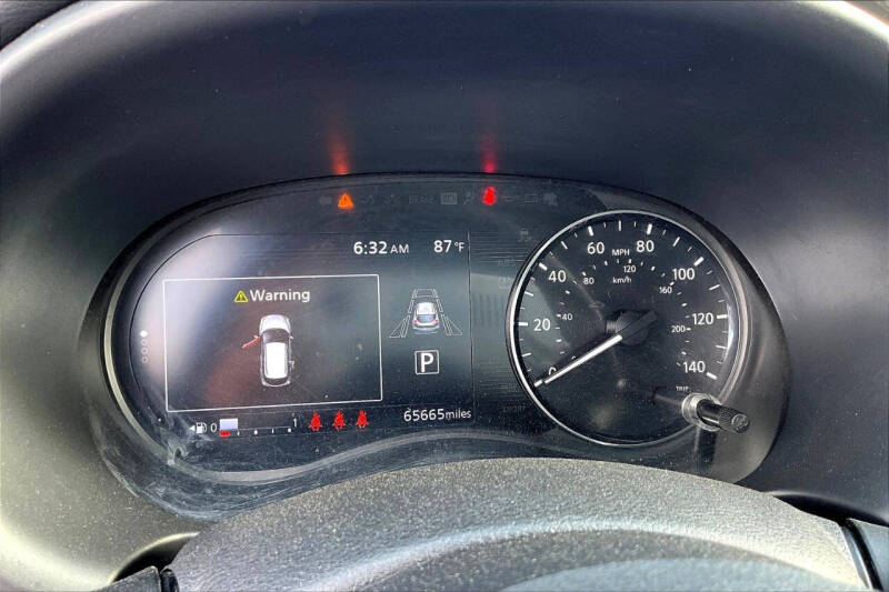 2022 Nissan Kicks SR