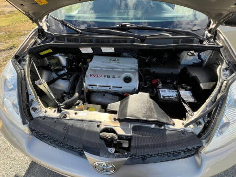 2005 Toyota Sienna LE 8 Passenger