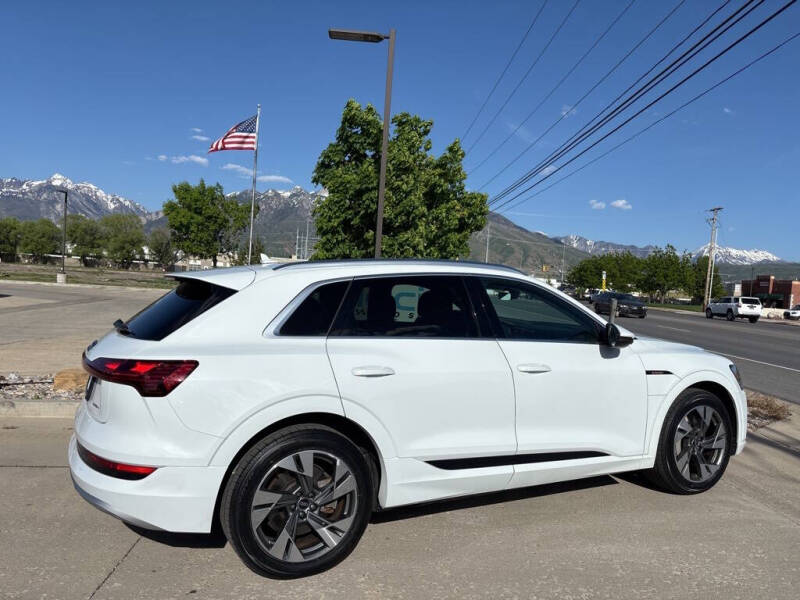 2021 Audi e-tron quattro Premium