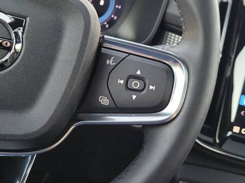 2023 Volvo XC40 B5 Plus Dark Theme