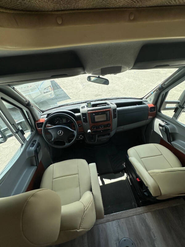 2010 Itasca NAVION 24A