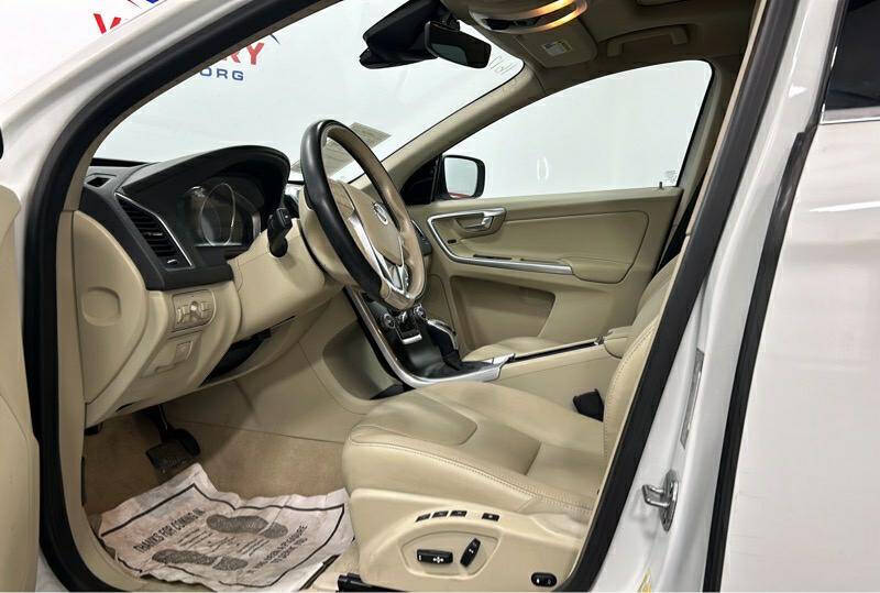 2016 Volvo XC60 T5 Drive-E Premier