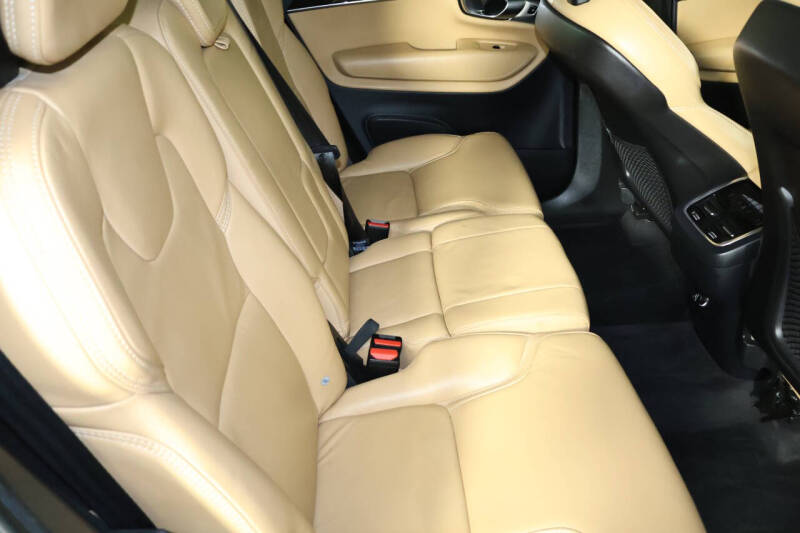 2018 Volvo XC90 T6 Momentum