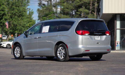 2022 Chrysler Voyager LX