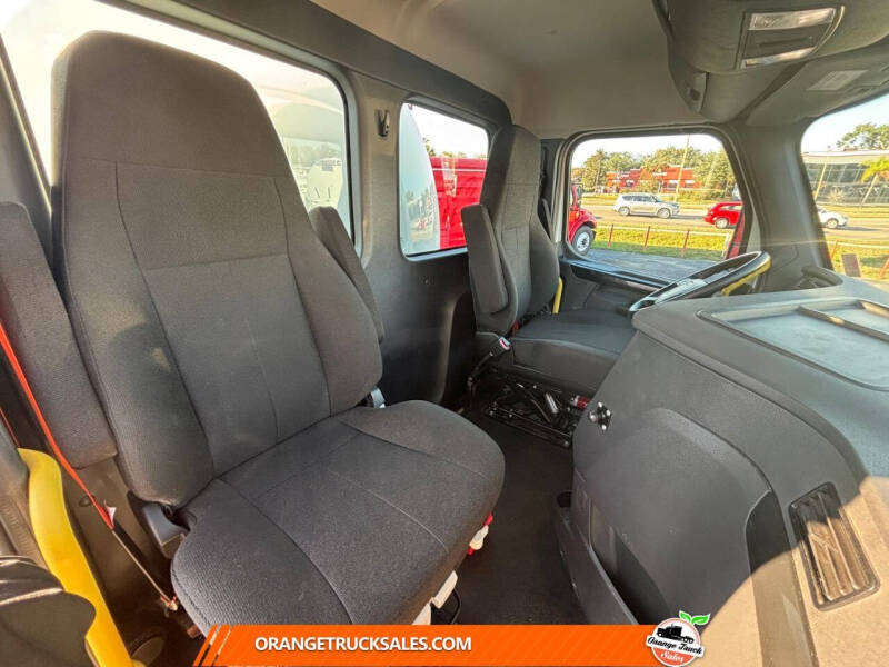 2025 Freightliner Cascadia