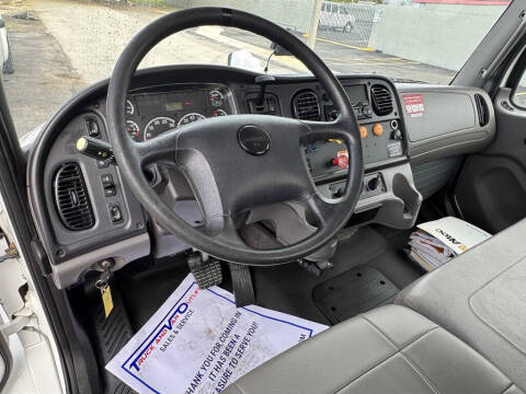 2015 Freightliner M2 106