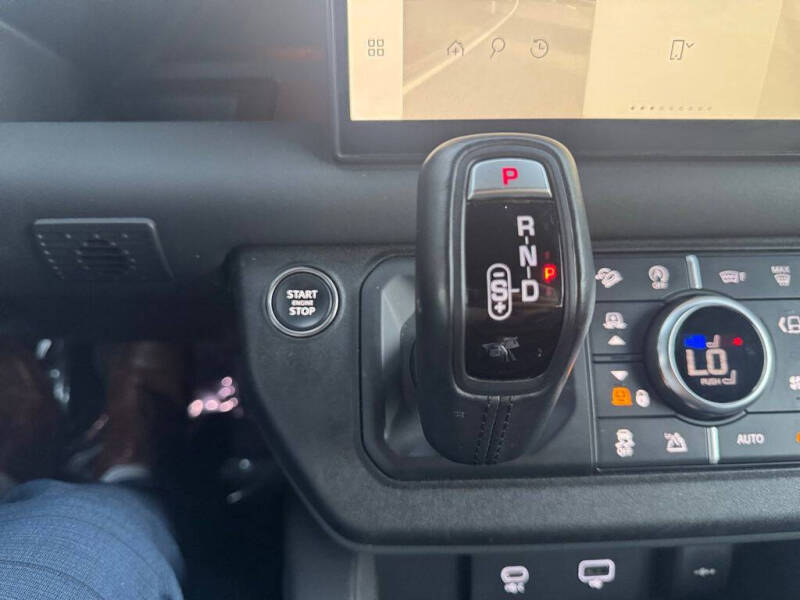 2024 Land Rover Defender 130 P400 X-Dynamic SE