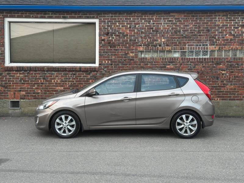 2013 Hyundai Accent SE