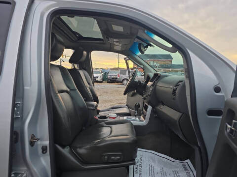 2011 Nissan Pathfinder LE