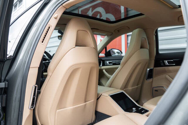 2022 Porsche Panamera 24