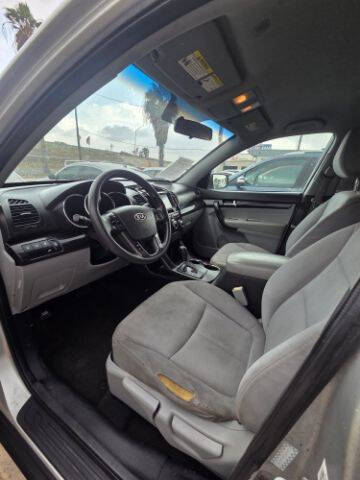 2011 Kia Sorento LX