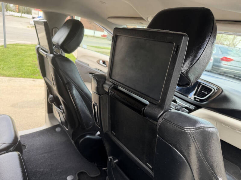 2017 Chrysler Pacifica Touring-L Plus