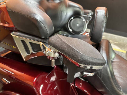 2014 Harley-Davidson FLHTCUTG - Tri Glide Ult