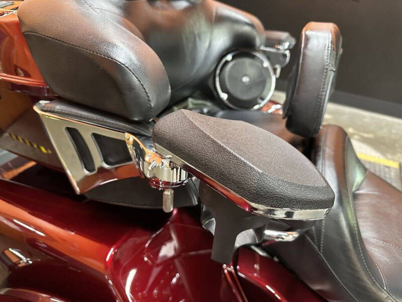 2014 Harley-Davidson FLHTCUTG - Tri Glide Ult
