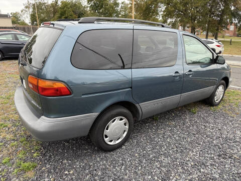 2000 Toyota Sienna LE
