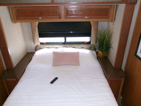 2015 Fleetwood RV Bounder 35k