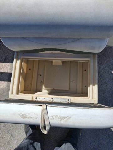 1998 Crest Pontoon 22FT PONTOON