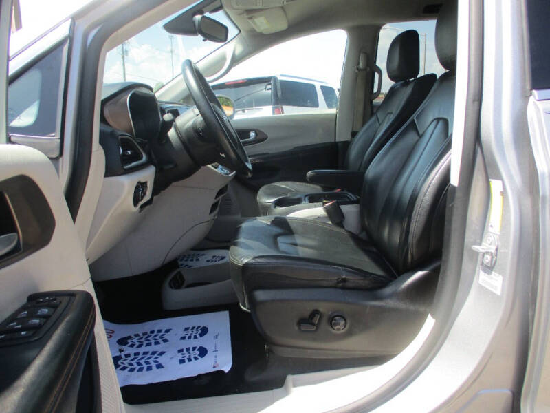 2017 Chrysler Pacifica Touring-L