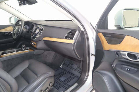 2024 Volvo XC90 B5 Plus Bright Theme