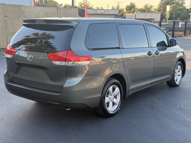 2012 Toyota Sienna Base 7-Passenger