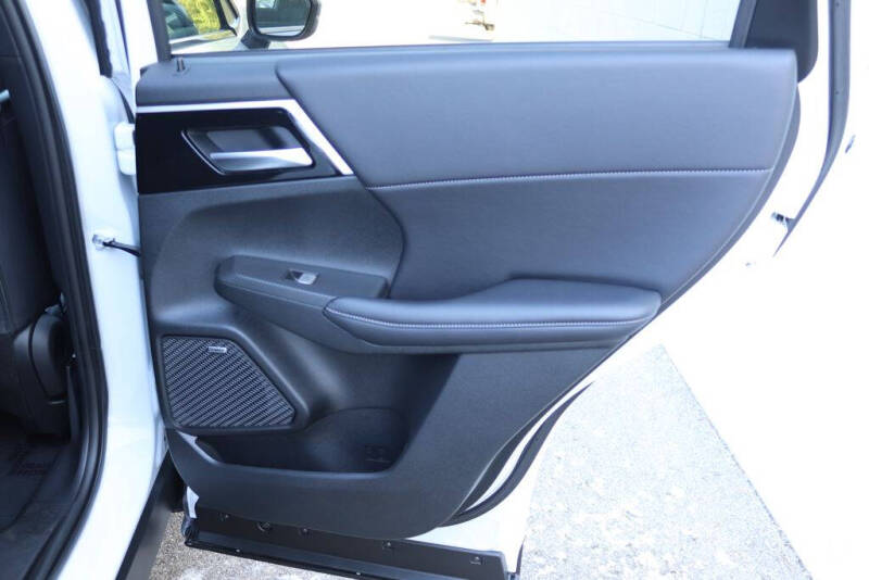 2026 Mitsubishi Outlander LE