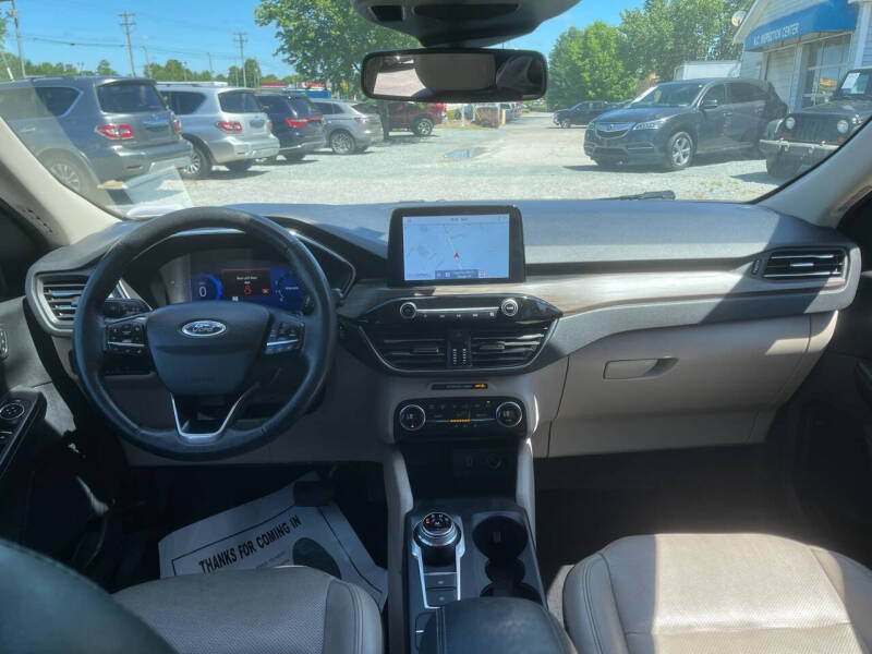 2020 Ford Escape Titanium