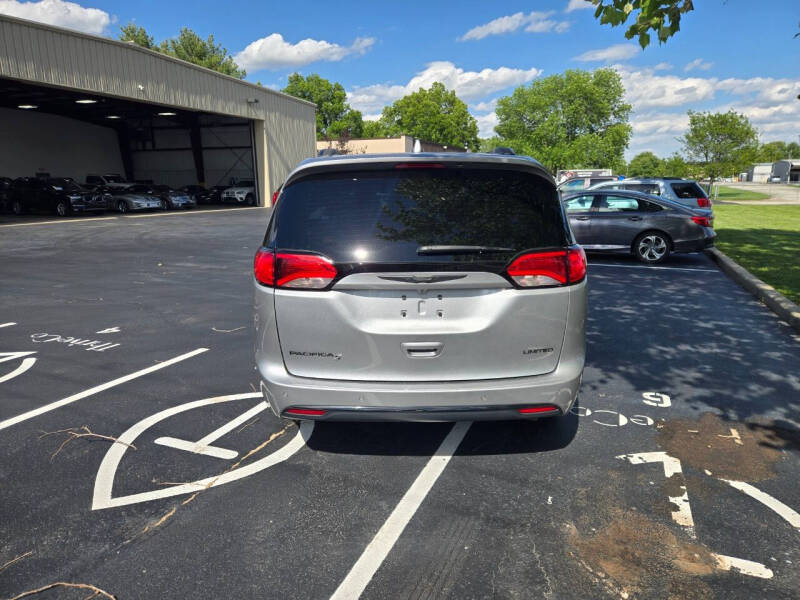 2020 Chrysler Pacifica Limited Red S