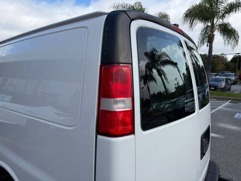 2024 Chevrolet Express 2500