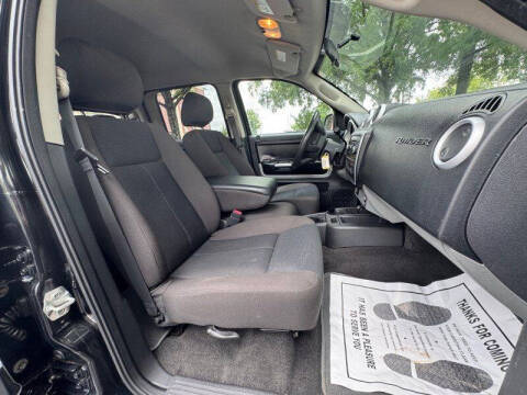 2008 Mitsubishi Raider LS