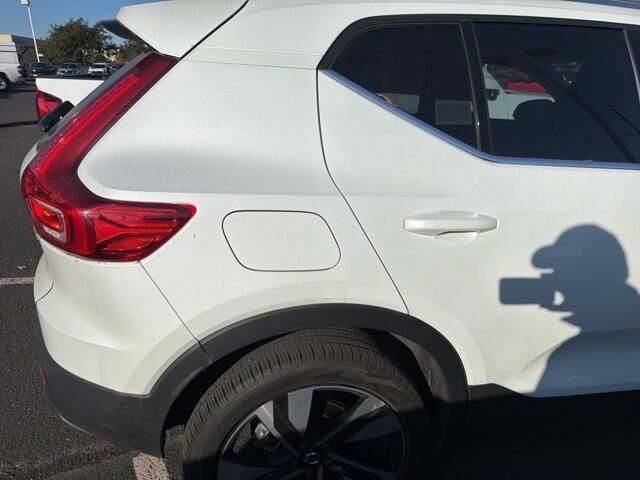 2023 Volvo XC40 B5 Ultimate Bright Theme