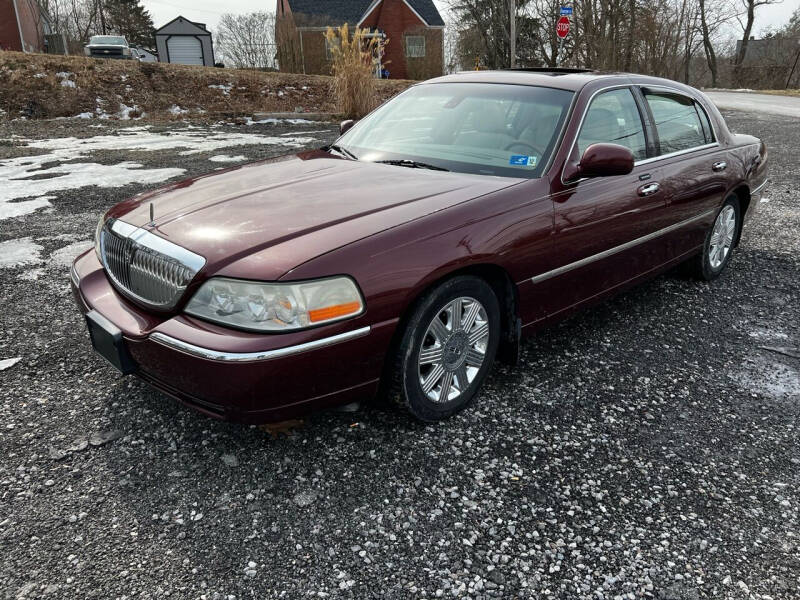 2003 Lincoln Town Car for sale at Penn Detroit Automotive in New Kensington PA