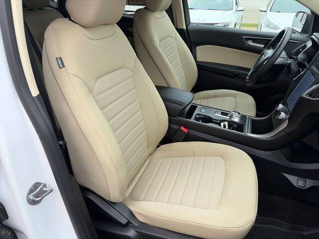 2022 Ford Edge SE