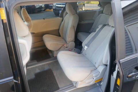 2013 Toyota Sienna LE 8-Passenger