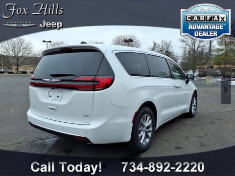 2026 Chrysler Pacifica Select
