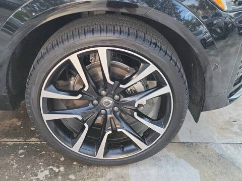 2025 Volvo XC60 B5 Ultra Dark Theme