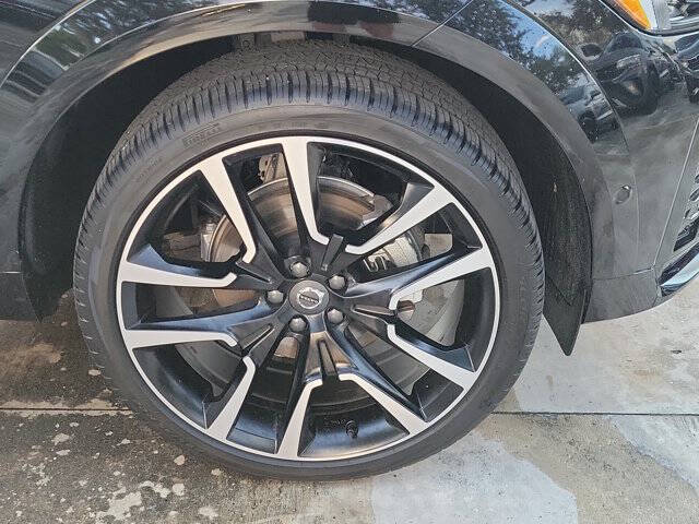 2025 Volvo XC60 B5 Ultra Dark Theme