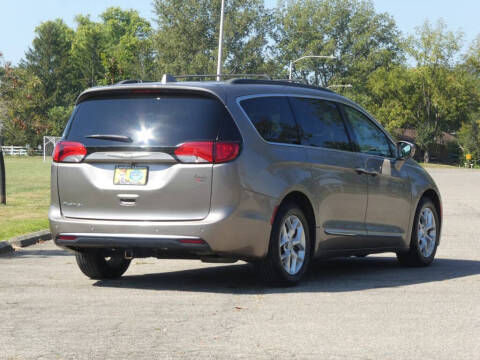 2017 Chrysler Pacifica Touring-L