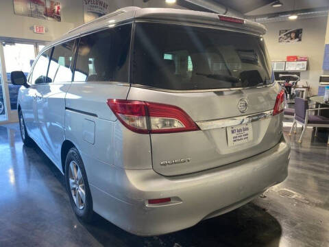 2017 Nissan Quest SV