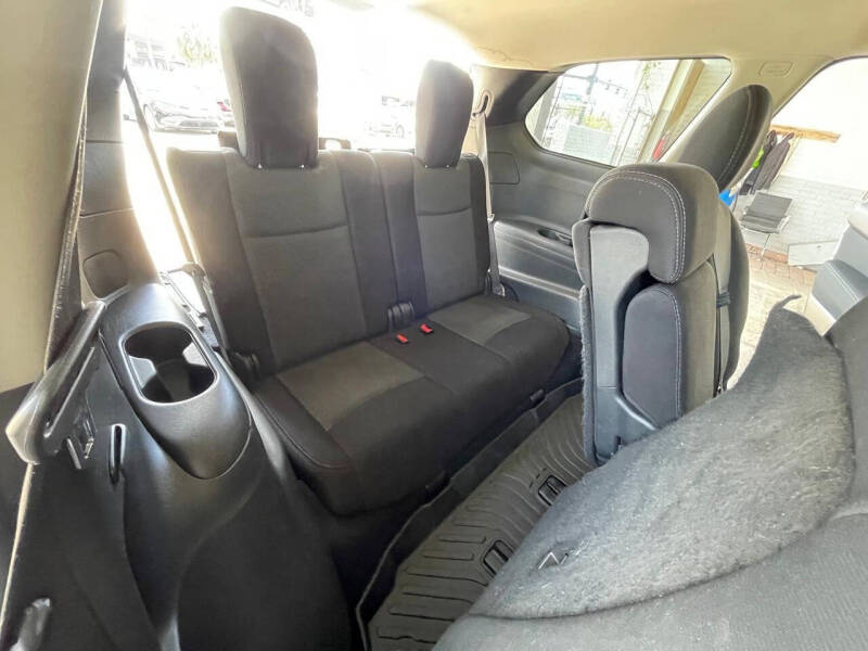 2017 Nissan Pathfinder SV