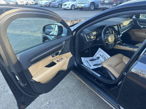 2018 Volvo V90 Cross Country T5