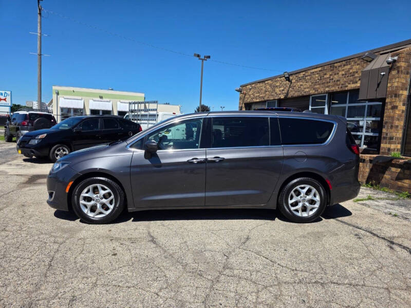2017 Chrysler Pacifica Touring-L