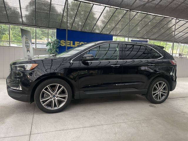 2022 Ford Edge Titanium